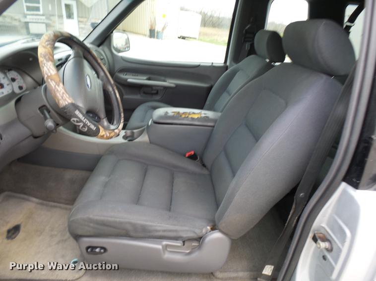 image for item L7173 2002 Ford Explorer SUV