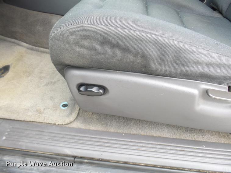 image for item L7173 2002 Ford Explorer SUV