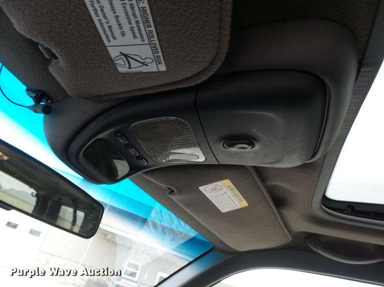 image for item L7173 2002 Ford Explorer SUV