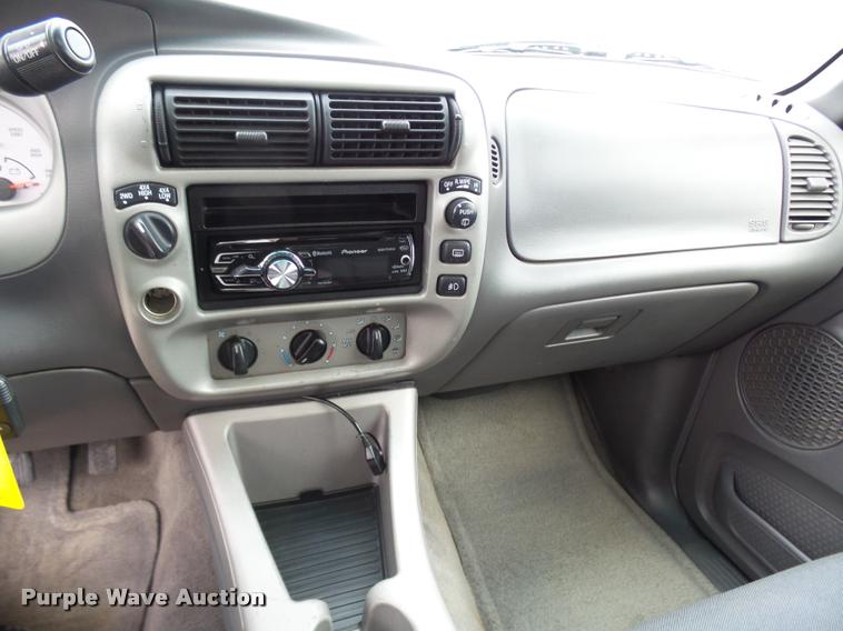 image for item L7173 2002 Ford Explorer SUV