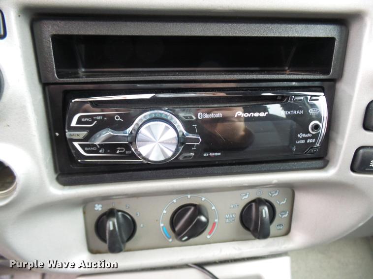 image for item L7173 2002 Ford Explorer SUV