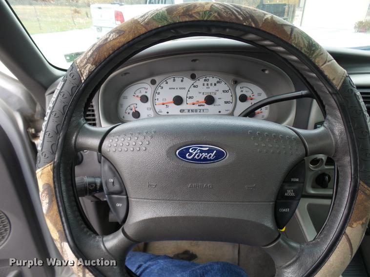 image for item L7173 2002 Ford Explorer SUV