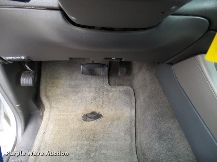 image for item L7173 2002 Ford Explorer SUV