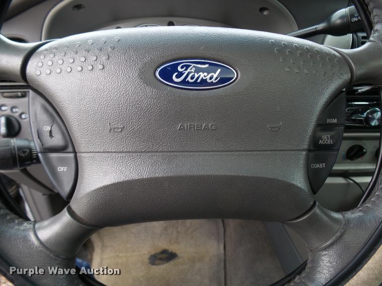 image for item L7173 2002 Ford Explorer SUV