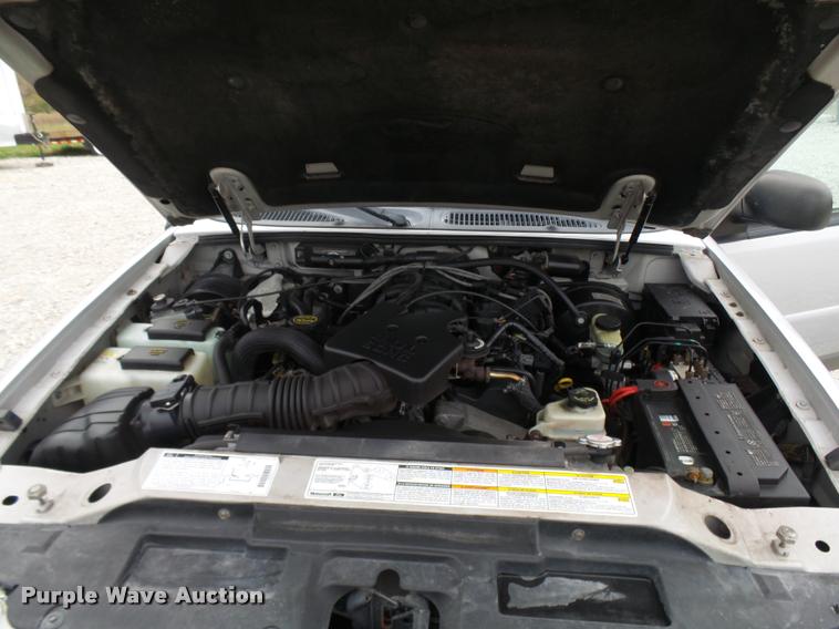 image for item L7173 2002 Ford Explorer SUV