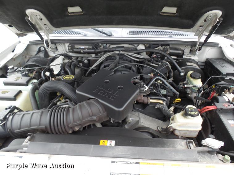 image for item L7173 2002 Ford Explorer SUV