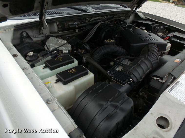 image for item L7173 2002 Ford Explorer SUV