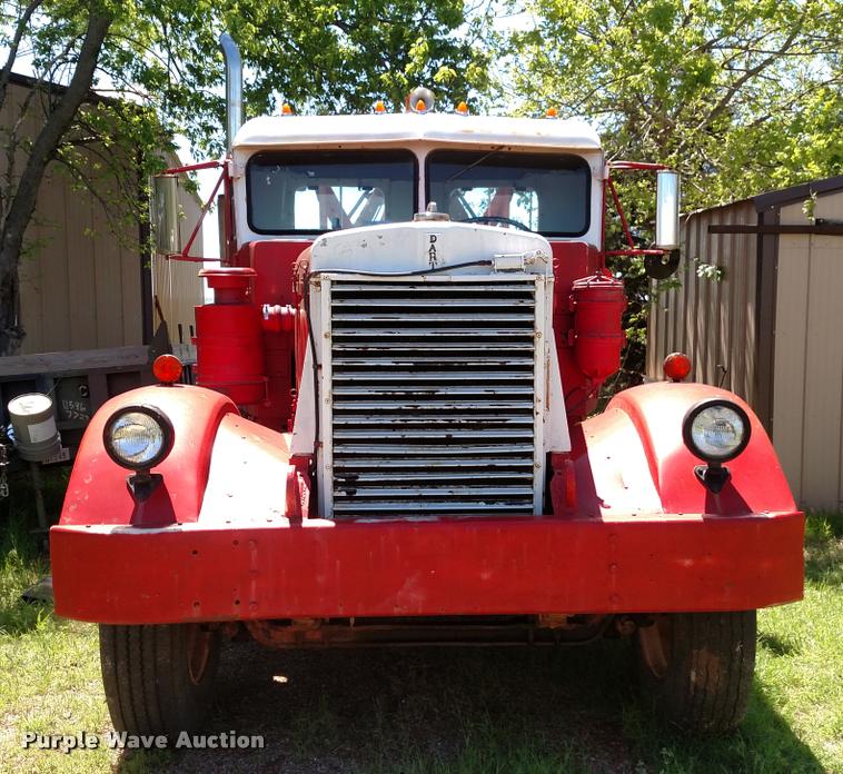 image for item L7494 1946 Dart 100 tow truck