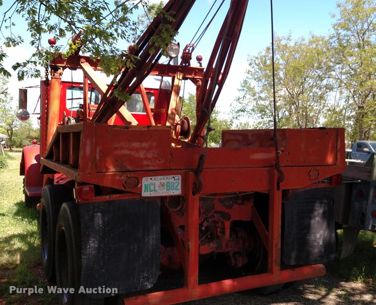 image for item L7494 1946 Dart 100 tow truck