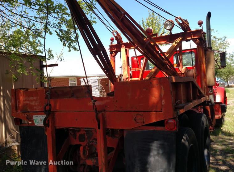 image for item L7494 1946 Dart 100 tow truck