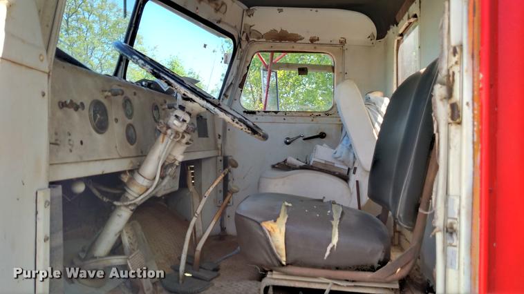 image for item L7494 1946 Dart 100 tow truck