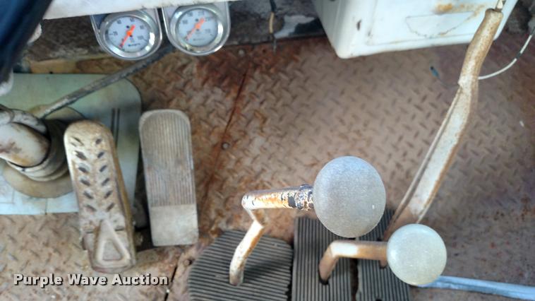 image for item L7494 1946 Dart 100 tow truck