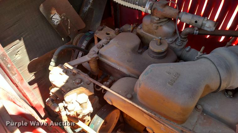 image for item L7494 1946 Dart 100 tow truck