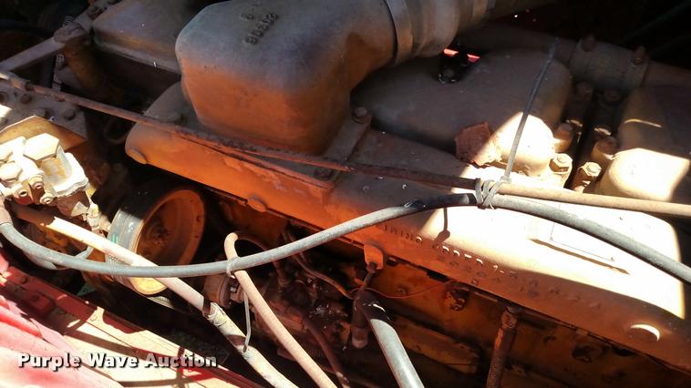 image for item L7494 1946 Dart 100 tow truck