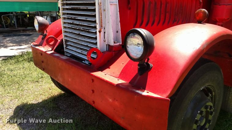 image for item L7494 1946 Dart 100 tow truck