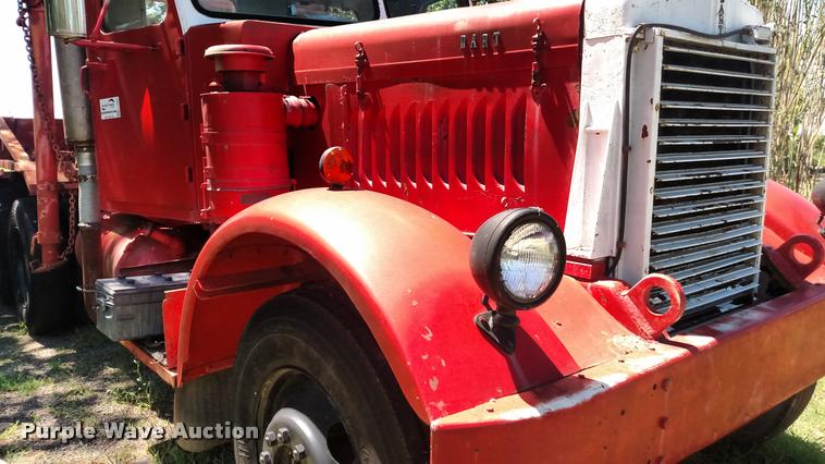 image for item L7494 1946 Dart 100 tow truck