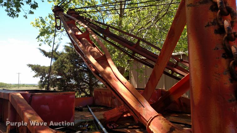 image for item L7494 1946 Dart 100 tow truck