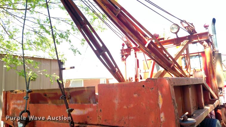 image for item L7494 1946 Dart 100 tow truck