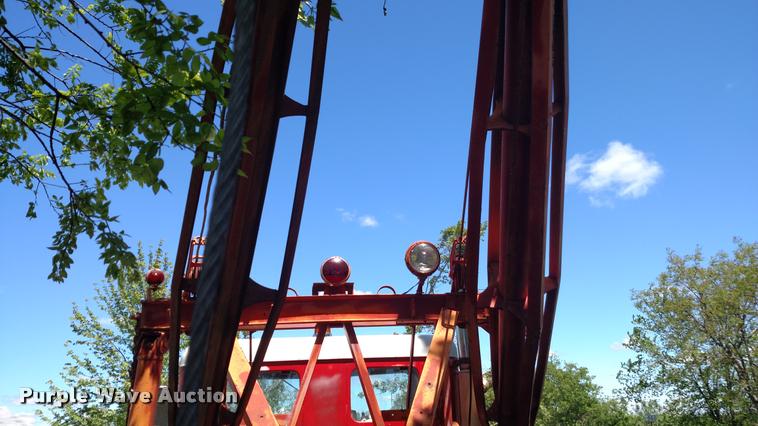 image for item L7494 1946 Dart 100 tow truck