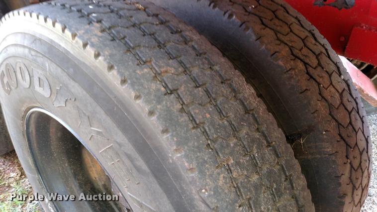 image for item L7494 1946 Dart 100 tow truck