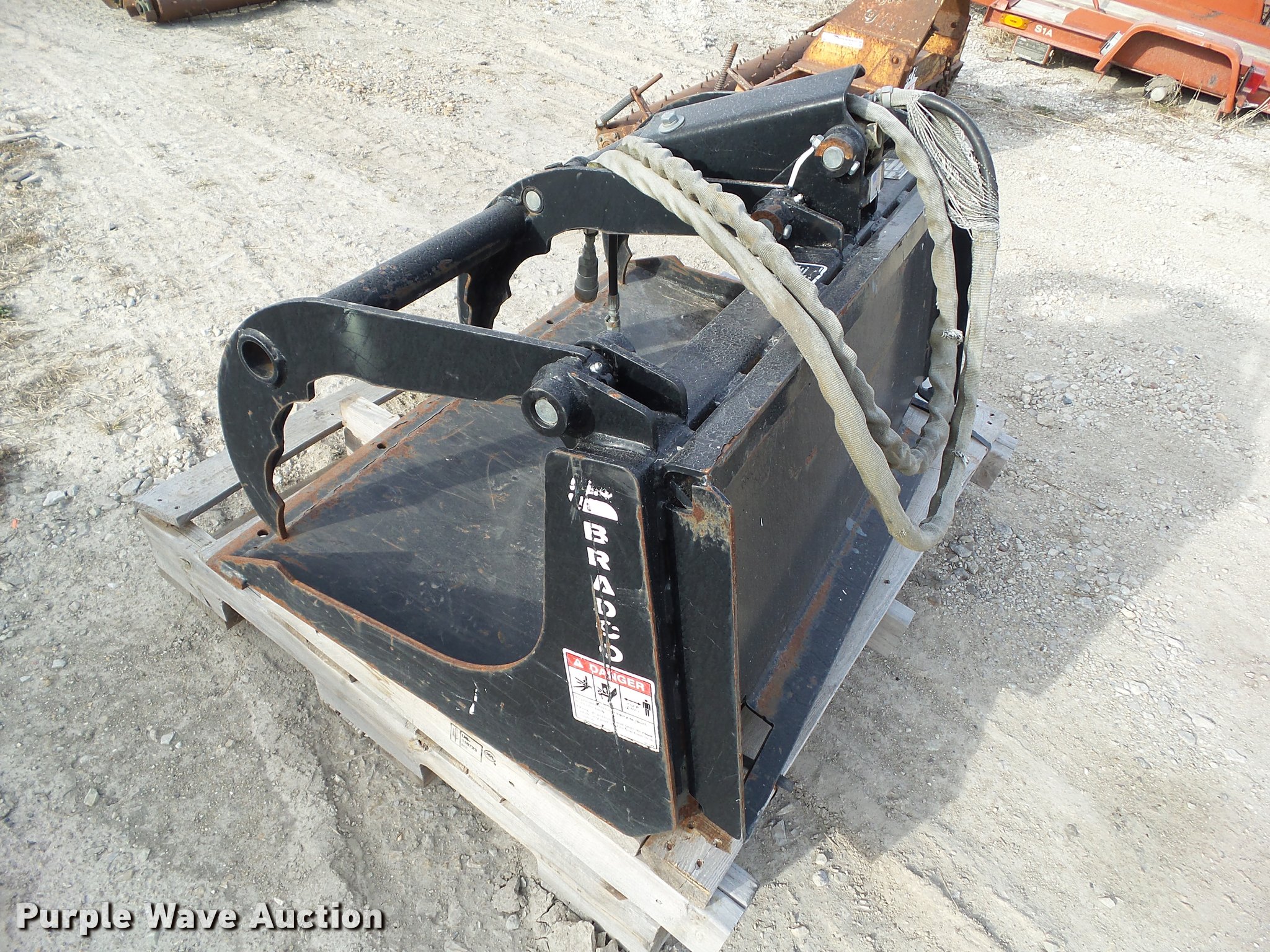 2009 Bradco 107150 grapple bucket in Mount Pleasant, IA Item BZ9946