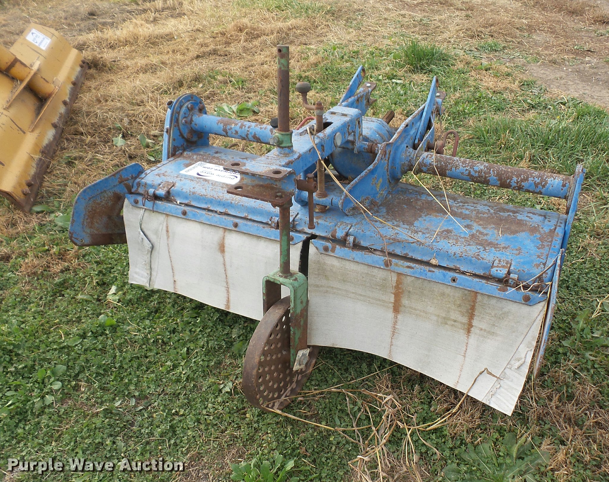 Tiller in Blue Rapids, KS Item DA3842 sold Purple Wave