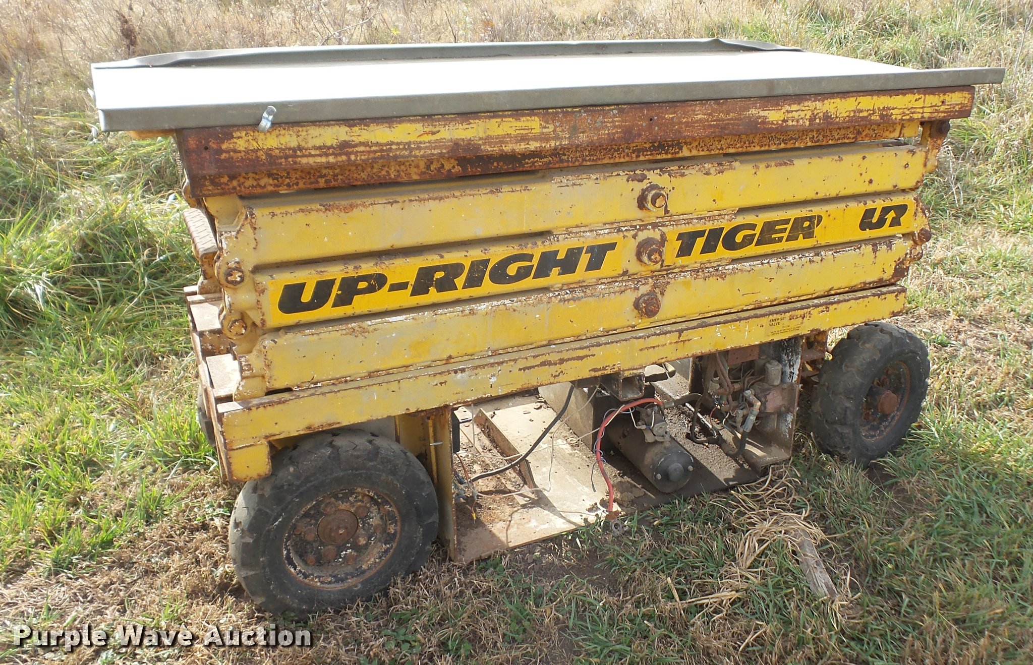 Up Right Tiger scissor lift in Blue Rapids, KS Item DA3849 sold Purple Wave