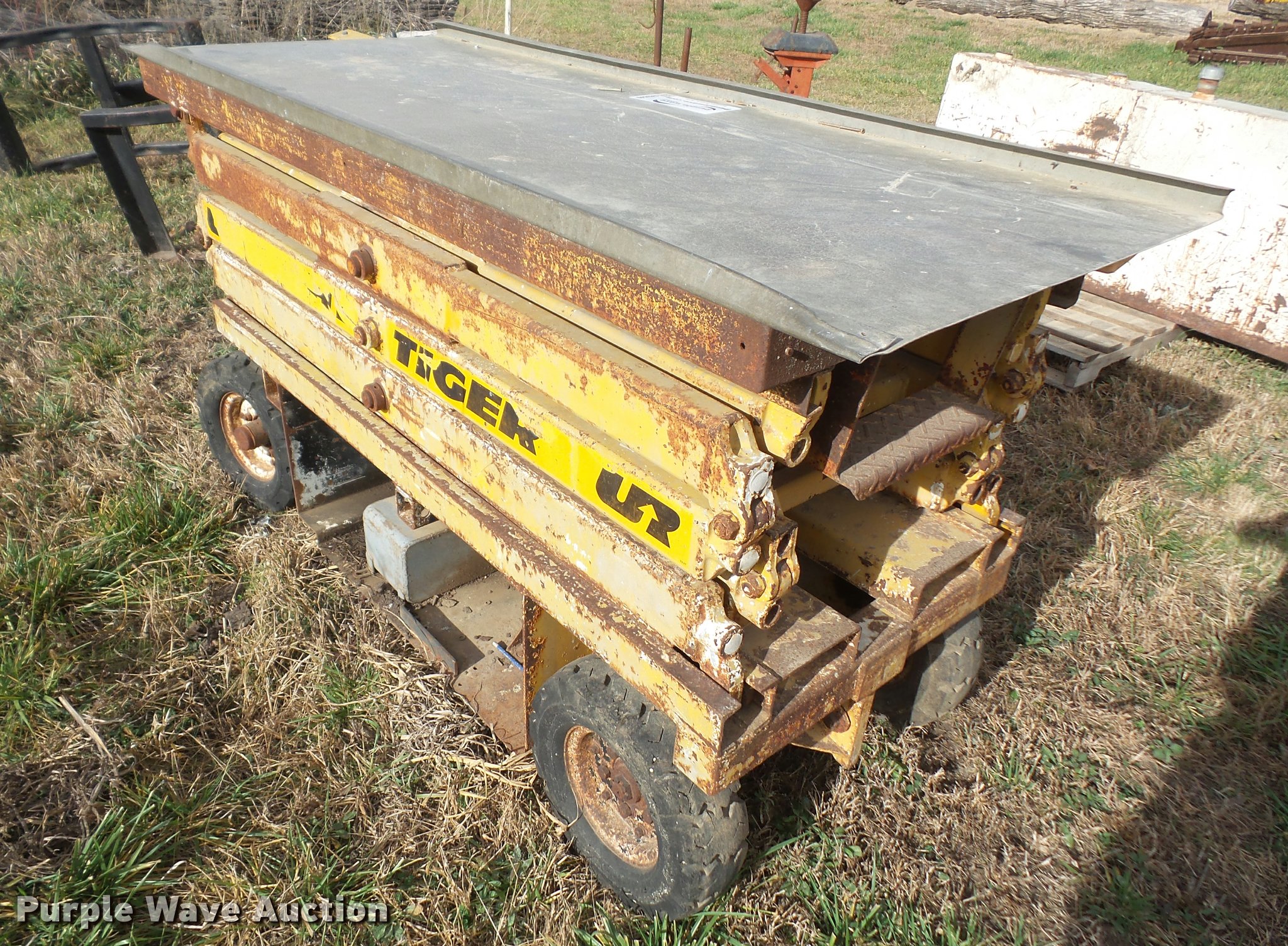 Up Right Tiger scissor lift in Blue Rapids, KS | Item DA3849 sold