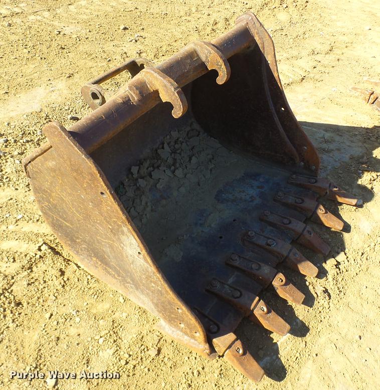 Bobcat excavator bucket in Platte City, MO Item AV9802 sold Purple Wave