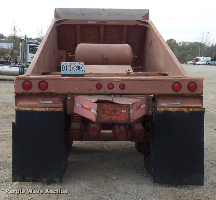 image for item AX9056 1988 Ranco bottom dump trailer