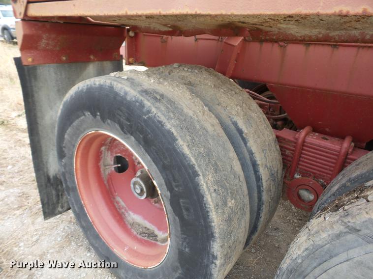 image for item AX9056 1988 Ranco bottom dump trailer