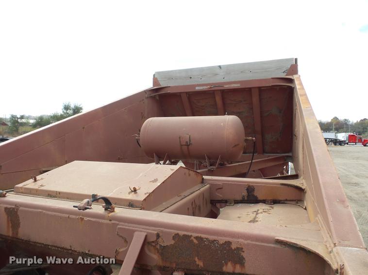 image for item AX9056 1988 Ranco bottom dump trailer