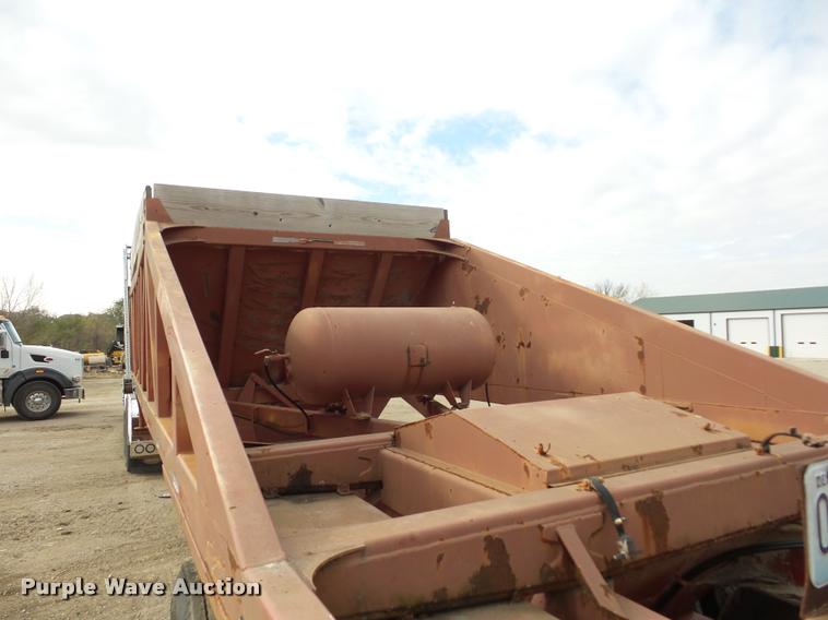 image for item AX9056 1988 Ranco bottom dump trailer