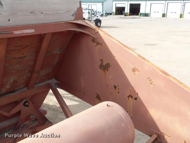 image for item AX9056 1988 Ranco bottom dump trailer