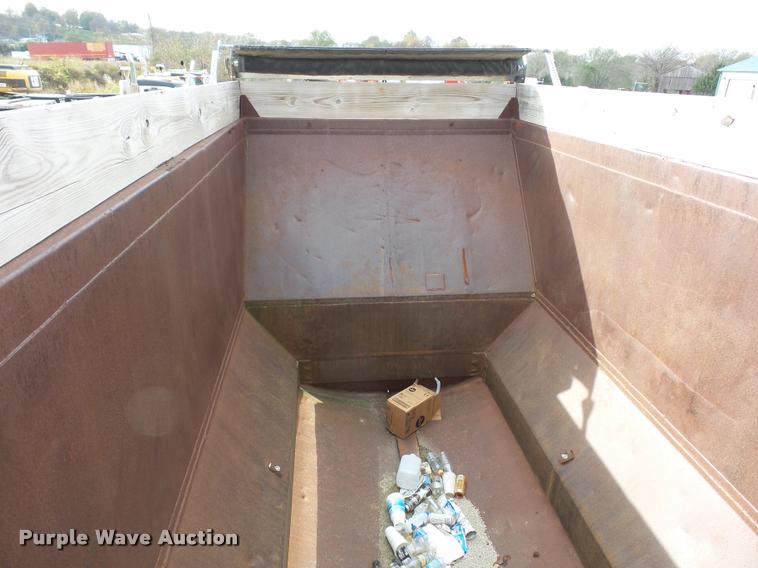 image for item AX9056 1988 Ranco bottom dump trailer