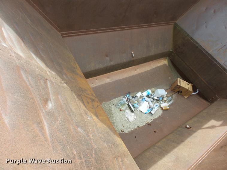 image for item AX9056 1988 Ranco bottom dump trailer