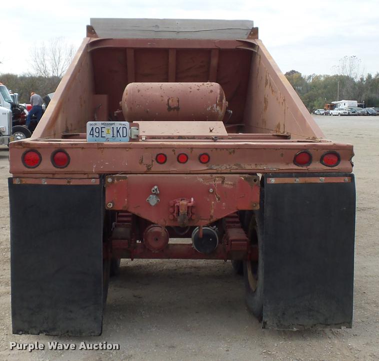 image for item AX9057 1988 Ranco bottom dump trailer
