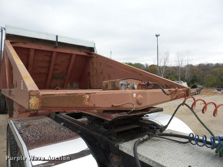 image for item AX9057 1988 Ranco bottom dump trailer