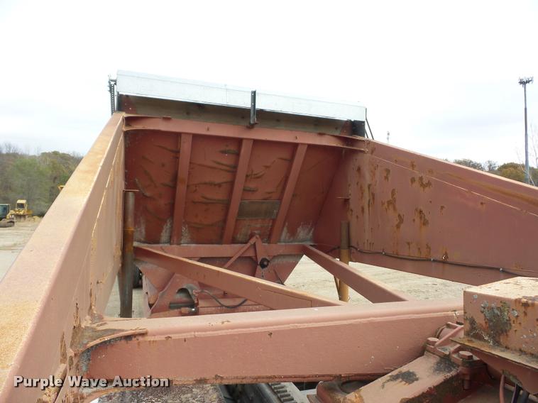 image for item AX9057 1988 Ranco bottom dump trailer