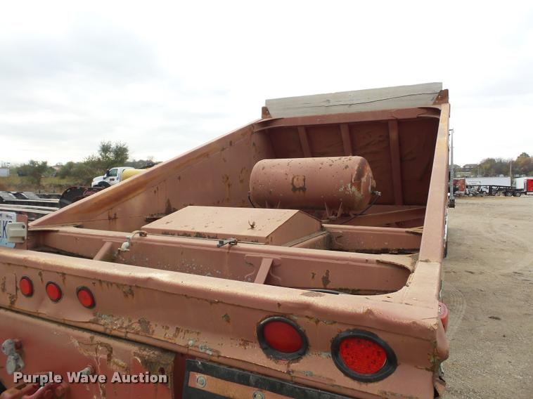 image for item AX9057 1988 Ranco bottom dump trailer