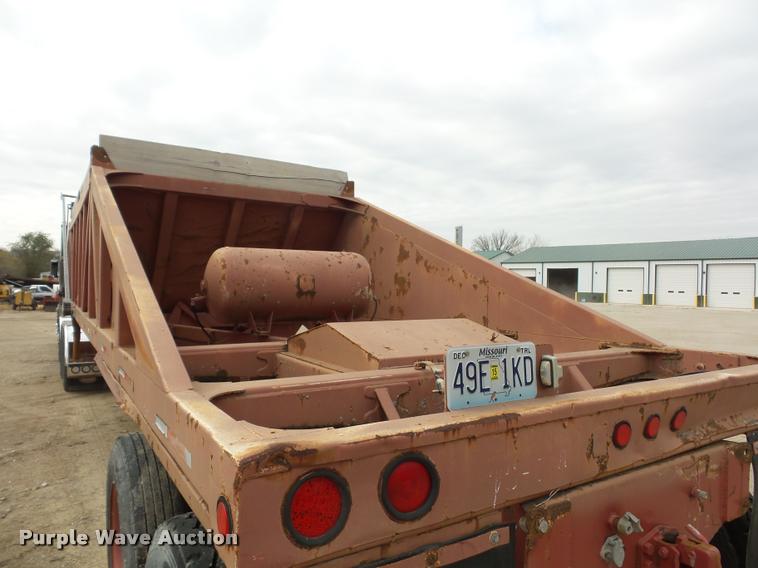image for item AX9057 1988 Ranco bottom dump trailer