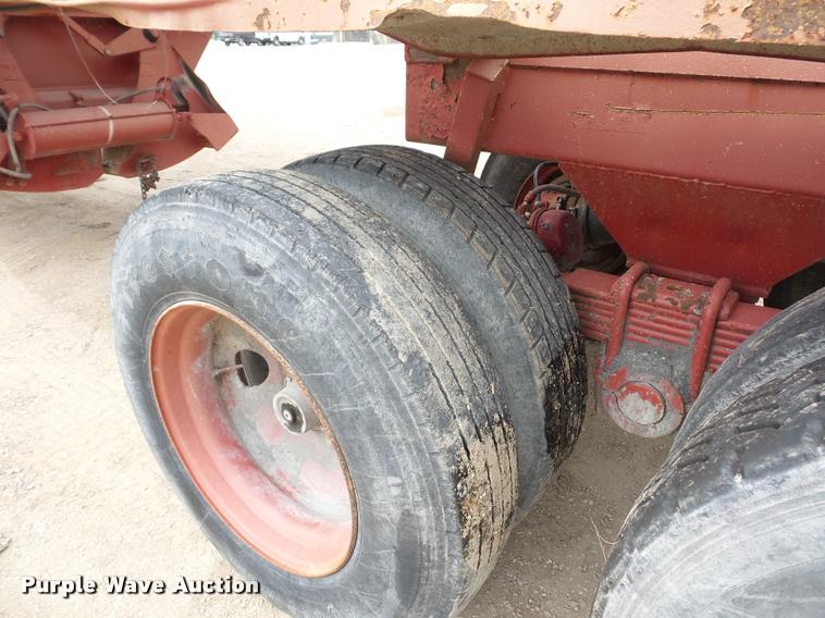 image for item AX9057 1988 Ranco bottom dump trailer