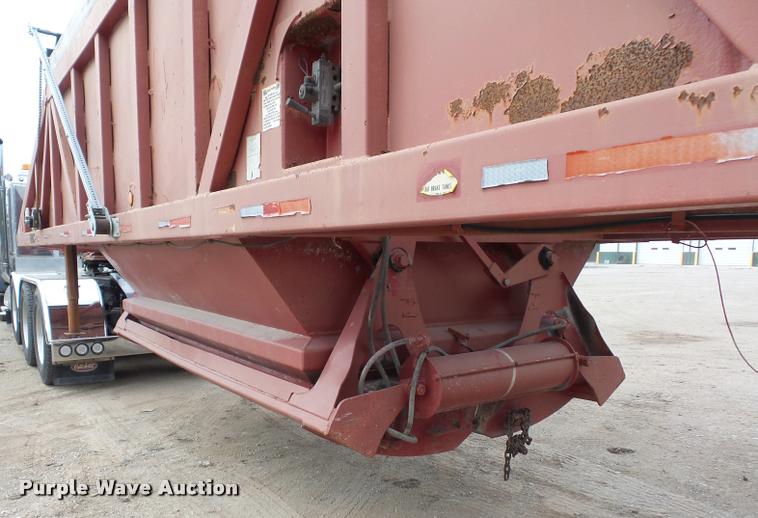 image for item AX9057 1988 Ranco bottom dump trailer