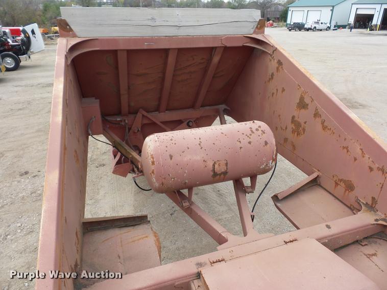 image for item AX9057 1988 Ranco bottom dump trailer