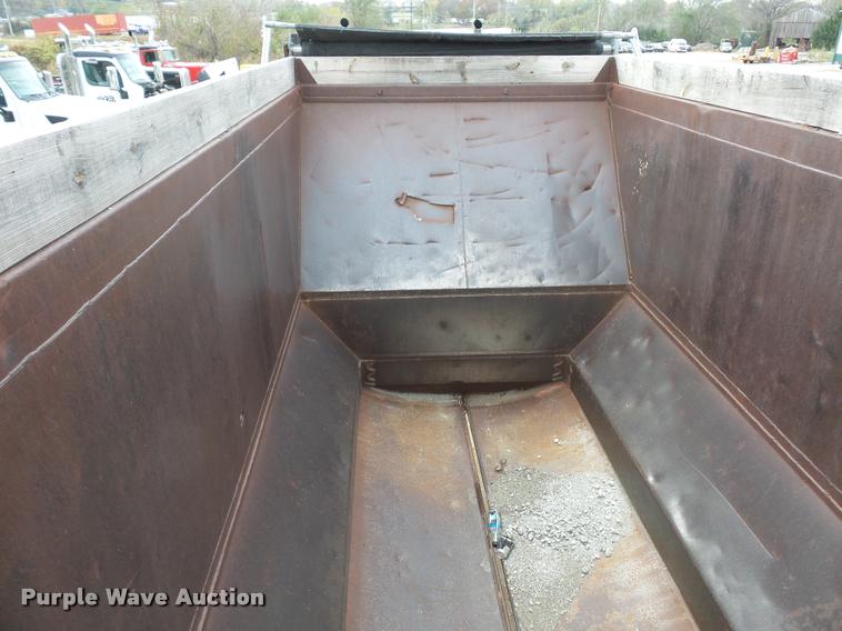 image for item AX9057 1988 Ranco bottom dump trailer