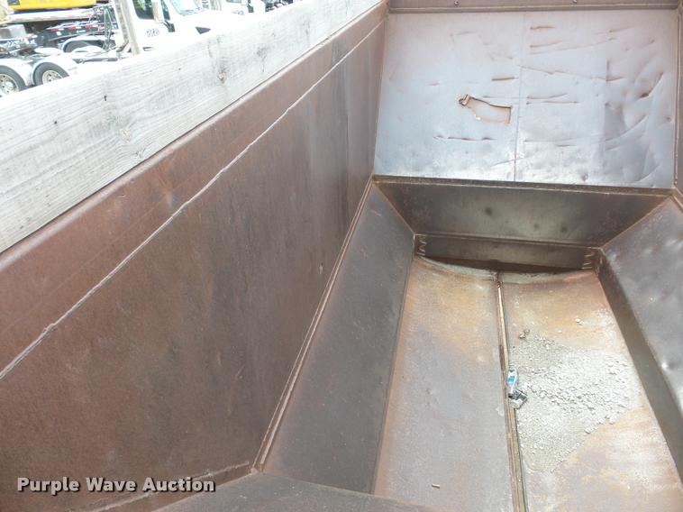 image for item AX9057 1988 Ranco bottom dump trailer