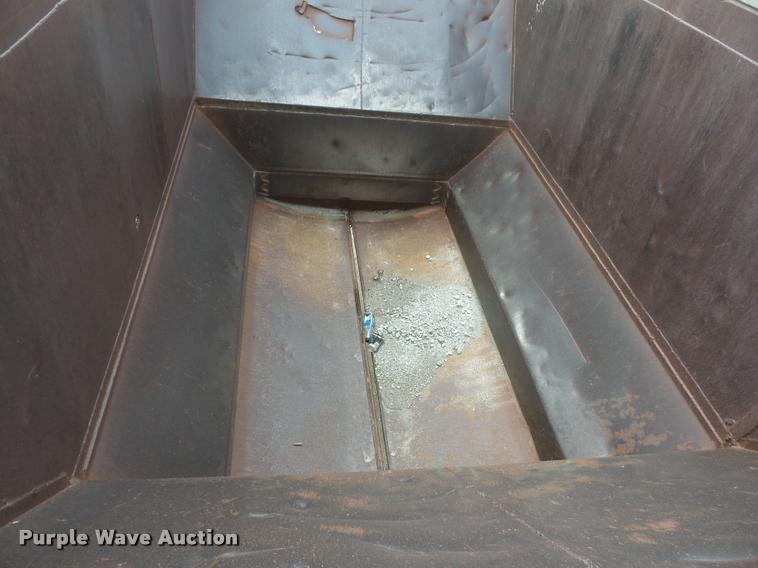 image for item AX9057 1988 Ranco bottom dump trailer