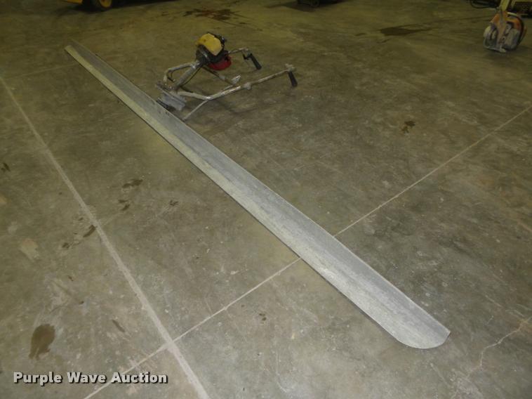 image for item CA9340 Vibratory concrete screed