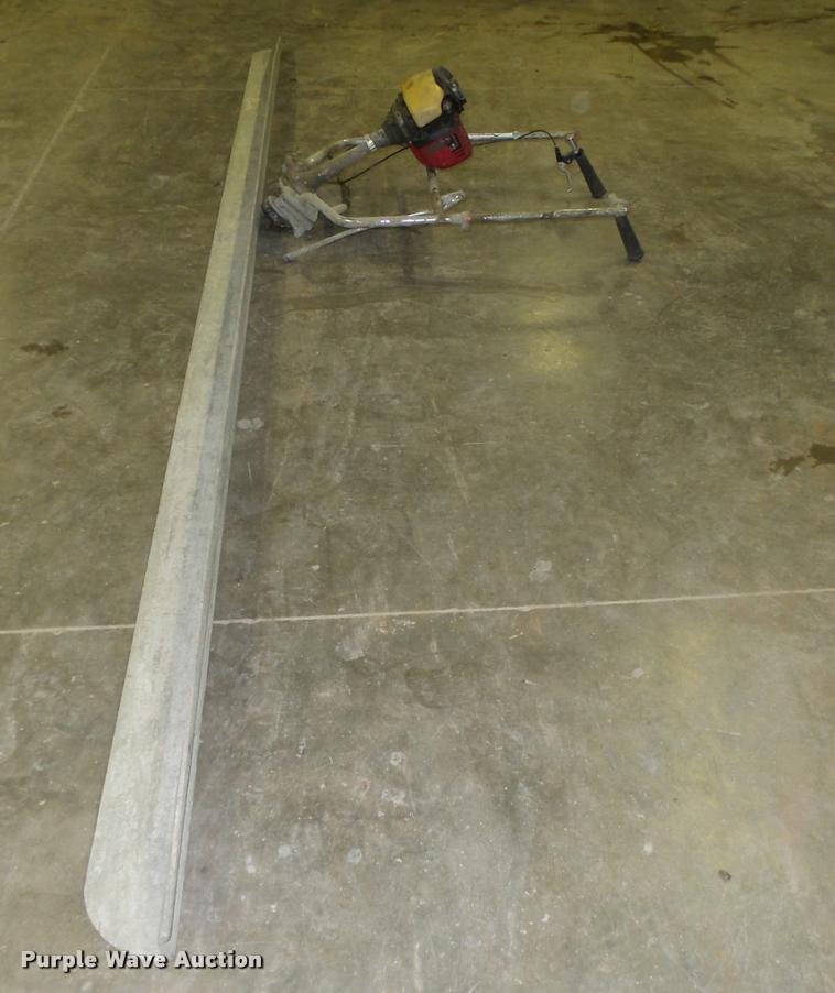 image for item CA9340 Vibratory concrete screed
