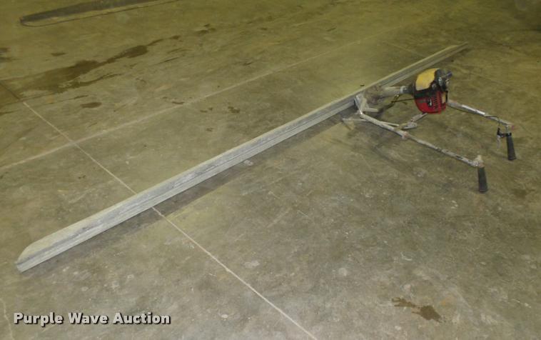 image for item CA9340 Vibratory concrete screed